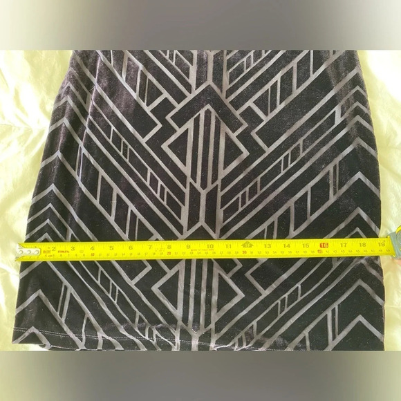 VINCE Camuto Purple Velvet Geometric Shift Dress Size  4 - Picture 15 of 16